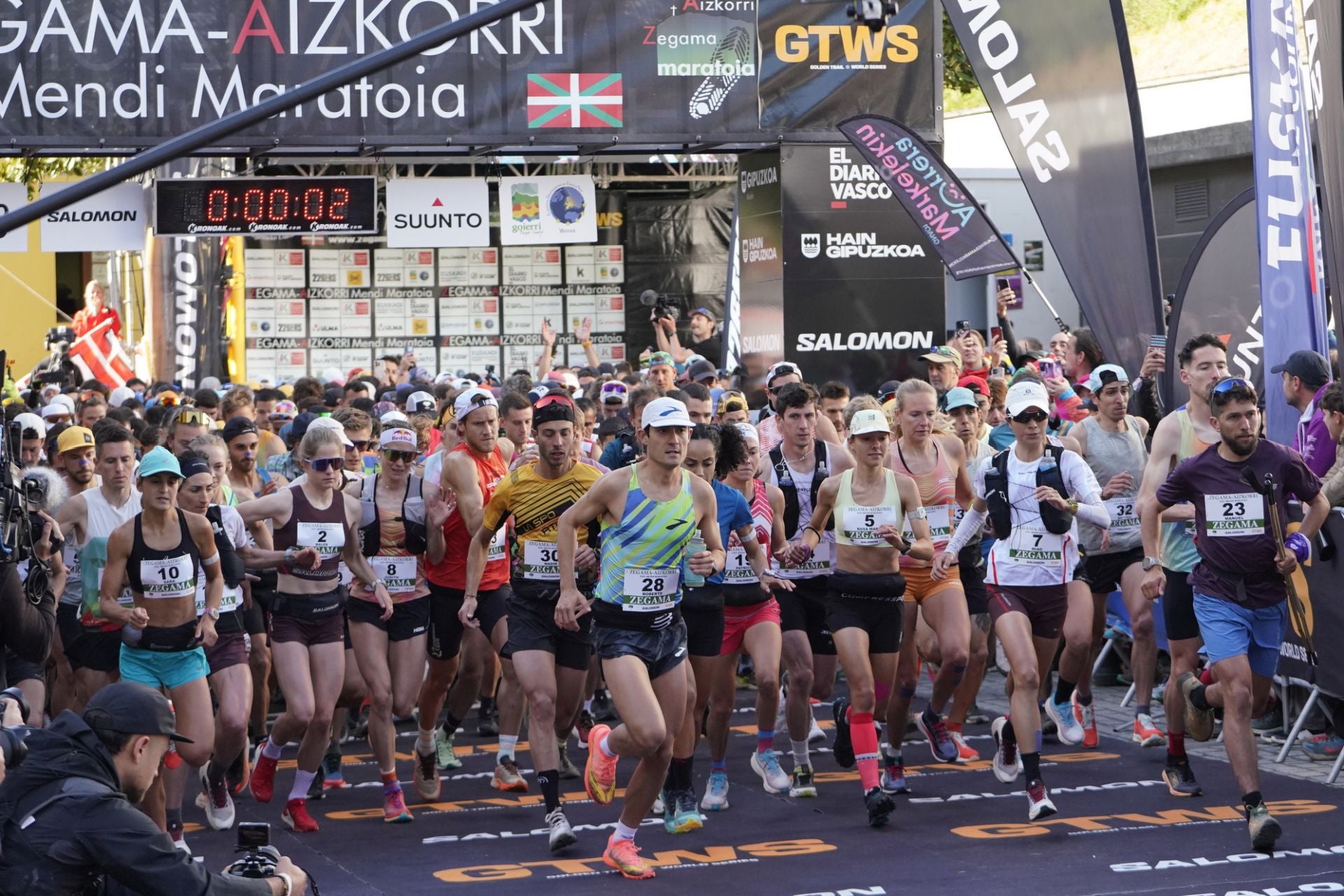 Multitudinaria salida de la Zegama-Aizkorri