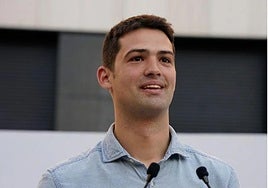 «Andueza vive cómodo en las polémicas, prefiere que le llamen los periodistas para hacer entrevistas», lamenta Antxustegi