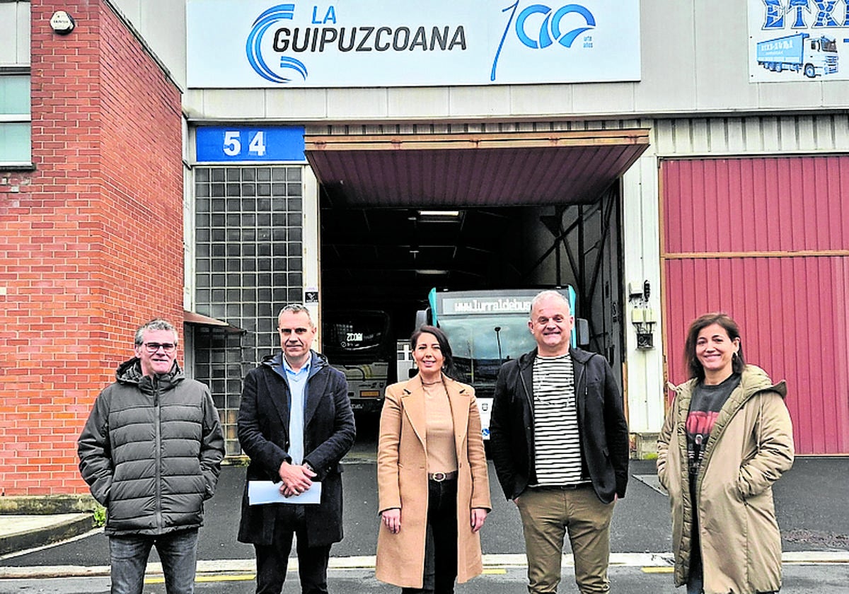 La diputada Azahara Domínguez ha anunciado este lunes que el premio Guztiok Mugituz se concederá a la empresa La Guipuzcoana.