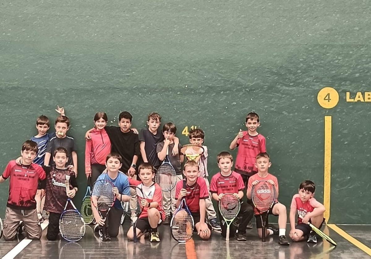 'Frontenis Txiki', un encuentro para crear cantera