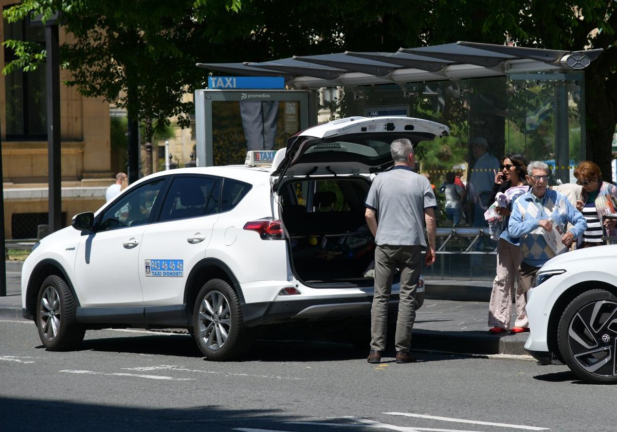 Los taxistas vascos rechazan la posibilidad de contratar conductores que les sustituyan