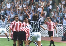 Idiakez, Kodro y Aranzabal celebran uno de los goles de Kodro
