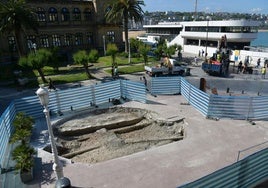 Zona de excavación donde ha aparecido un trozo de la muralla histórica de Donostia.