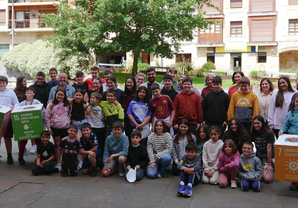 Los chavales que participaron en el Foro municipal de la Agenda 2030 escolar.