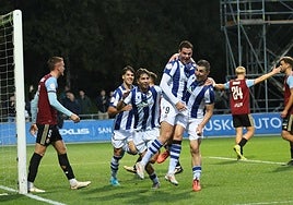 Orobengoa celebra su gol al Real Unión