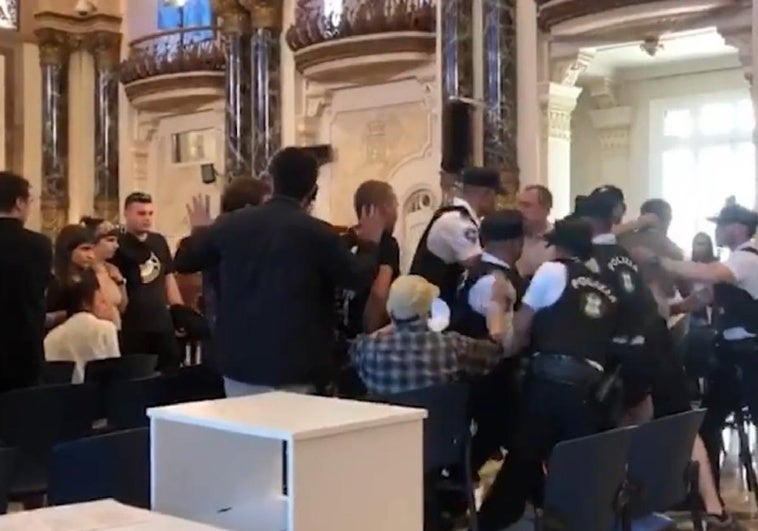 Un detenido y cinco investigados en Donostia en el desalojo del Pleno de los jóvenes del Guardetxe
