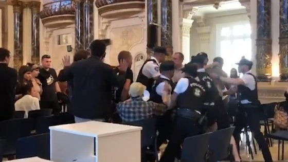 Un detenido y cinco investigados en Donostia en el desalojo del Pleno de los jóvenes del Guardetxe