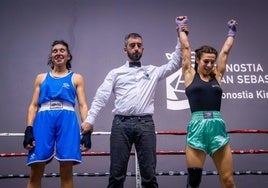 Esmeralda Ferrero, a la derecha, campeona de Euskadi que participa en la velada de este viernes en el Jostaldi.
