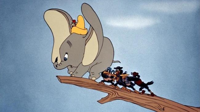 Imagen antes - 'Dumbo'. La historia del bebé elefante basada en un cuento de Helen Aberson se estrenó en 1941, En 2019 Tim Burton la volvió a llevar al cine.