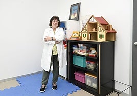 Begoña Garmendia, en su consulta del ambulatorio de la Parte Vieja, en Donostia.