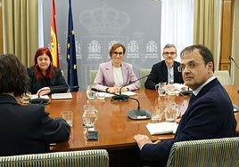 El consejero de Salud, Alberto Martínez, y la ministra de Sanidad, Mónica García, en una de sus últimas reuniones en Madrid.
