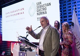 Benjamín Lana, director de San Sebastian Gastronomika, tras recibir el premio