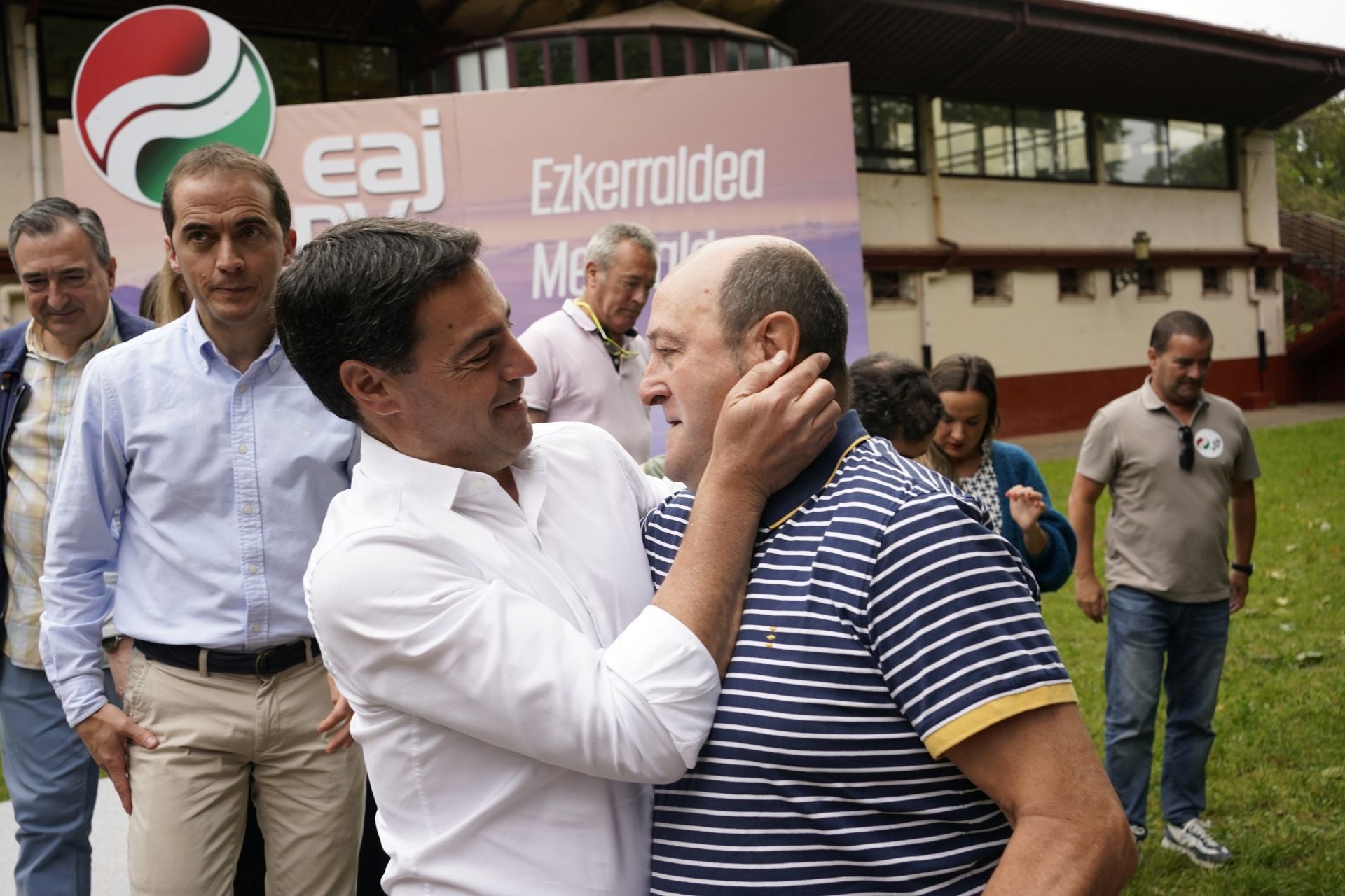Las imágenes del homenaje a Ortuzar