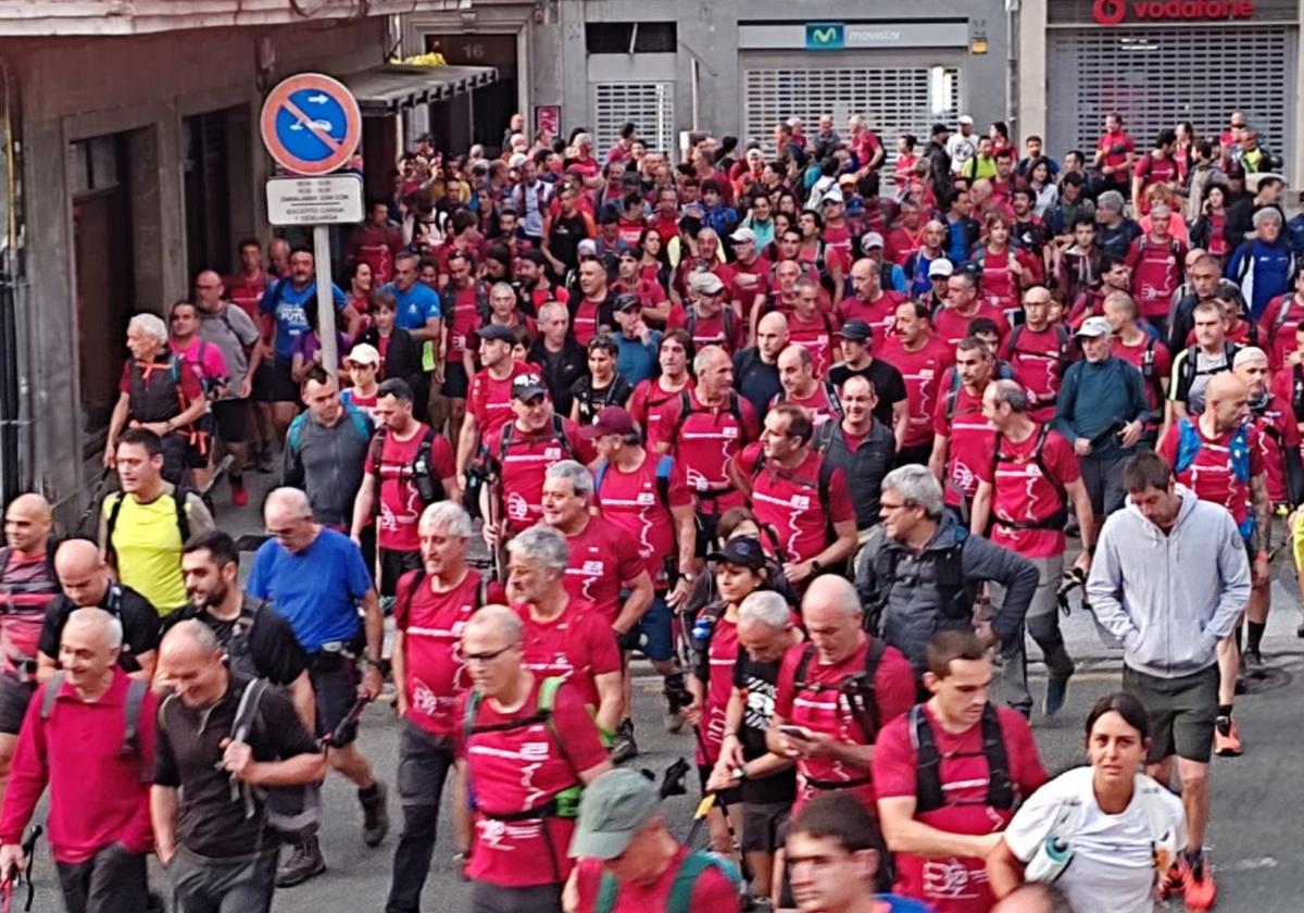 La edición del año 2023 reunió a cientos de montañeros que recorrieron los montes eibarreses.