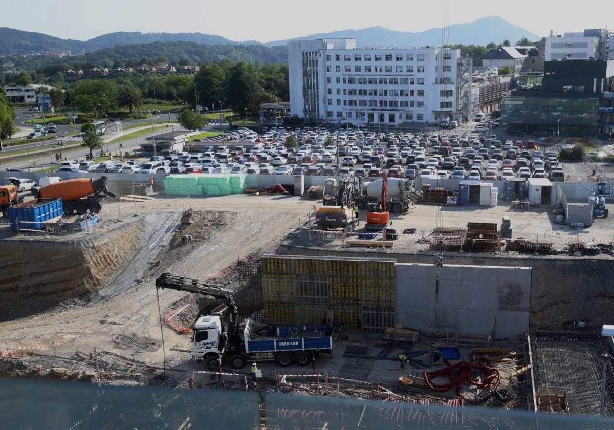 La obra de las consultas externas del Hospital Donostia se retrasa al no haber un parking alternativo
