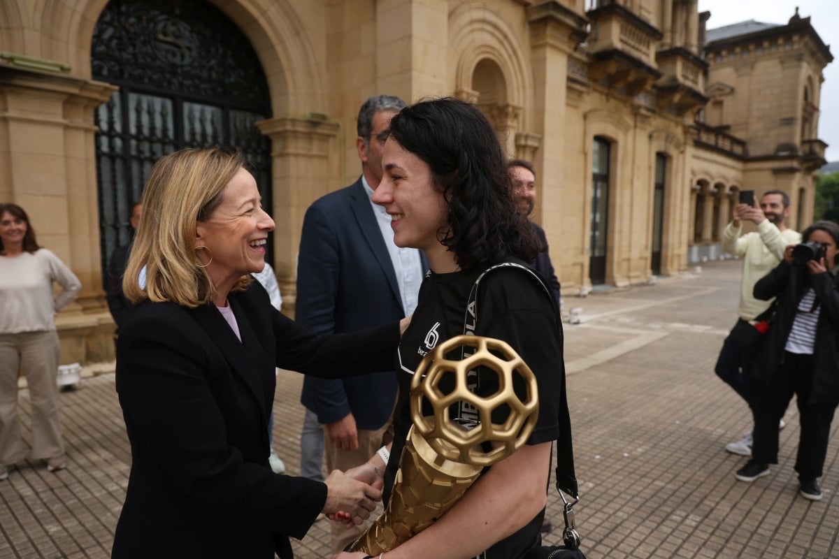 Recibimiento en Donostia a las campeonas