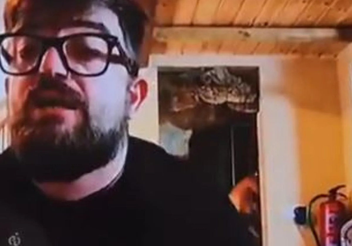 La conexión en directo entre Emma García y Cocituber se viraliza por una mujer saliendo de la ducha