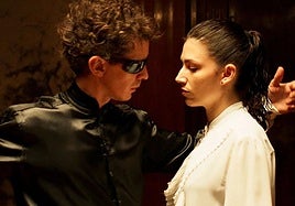 Nahuel Pérez Biscayart y Úrsula Corberó, en 'El jockey'.