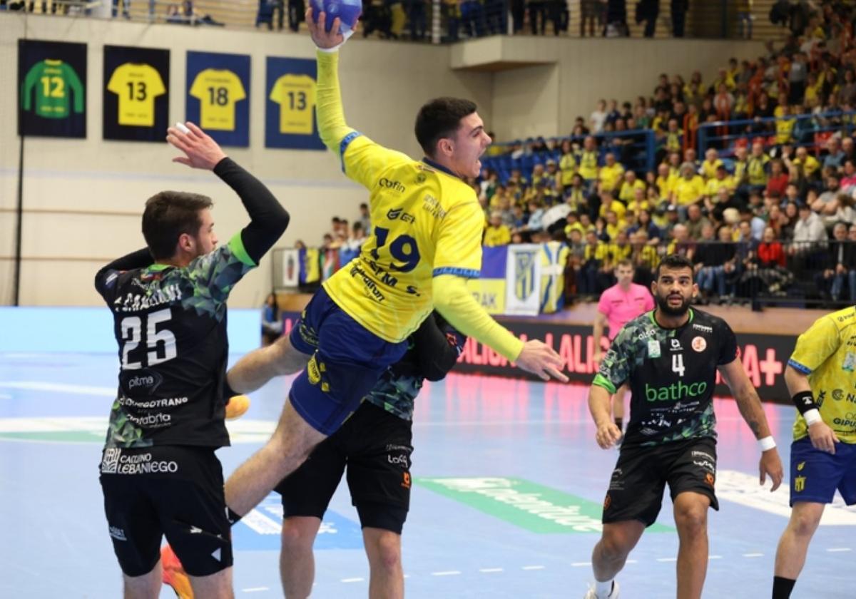 Bidasoa y Torrelavega volverán a medirse el viernes en Artaleku.