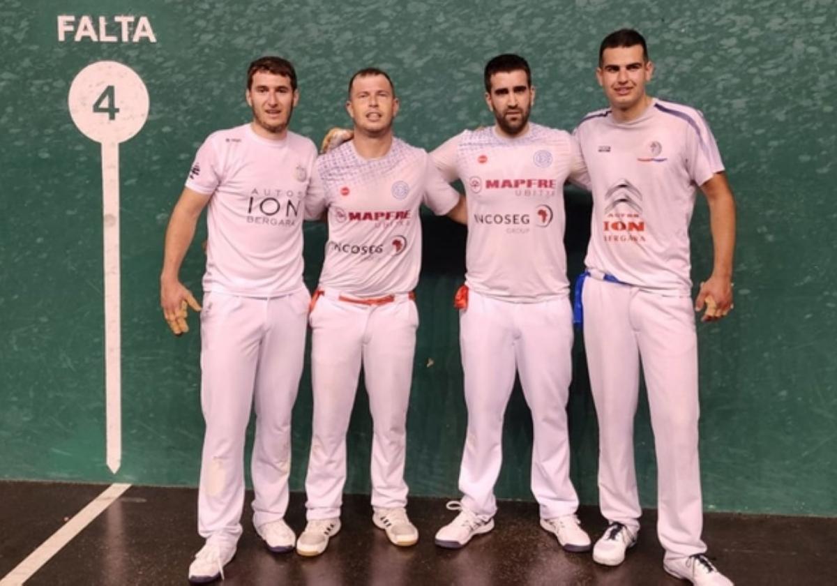 Los eibarreses y bergareses senior en la semifinal del Debarroko.