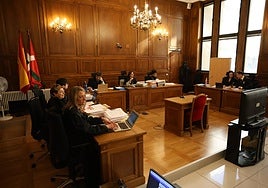 Una jueza preside un juicio en la Audiencia de Gipuzkoa.