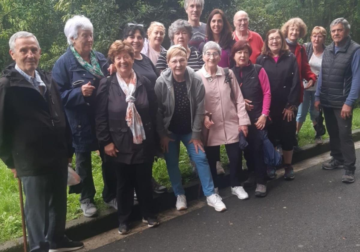 Socios y simpatizantes del hogar del jubilado Santa Cruz participaron en la travesía del Leitzaran.