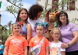 Relevo de la 'Eskola txikien festa' recibido por Ezkio-Itsaso hace un año en Aduna.