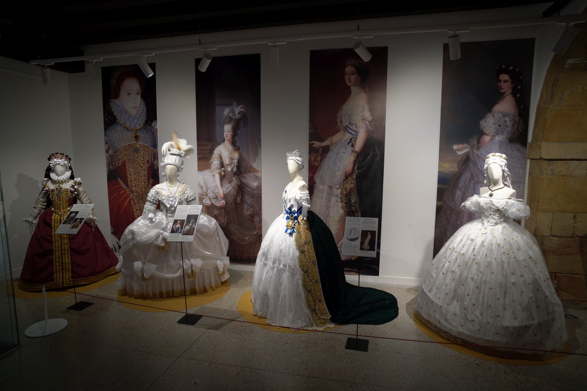 Las mejores imágenes de la exposición sobre &#039;influencers&#039; en Errenteria