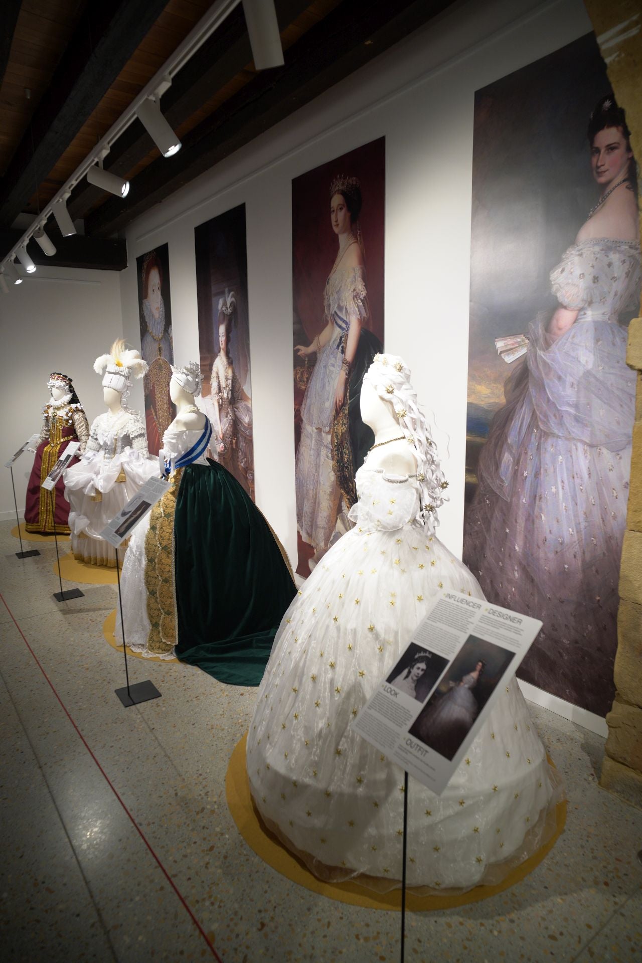 Las mejores imágenes de la exposición sobre &#039;influencers&#039; en Errenteria