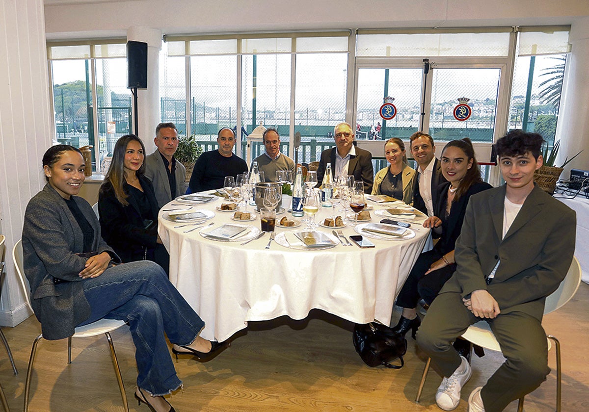 Aysha Bengoetxea, Verónica García, Juan Carlos Martínez, Jon Sáez, Gaspar Barriola, Tomás Olasagasti, Laura Sánchez, Álex Roquero, Mónica Giménez y Asier de la Torre disfrutaron de una velada muy emotiva