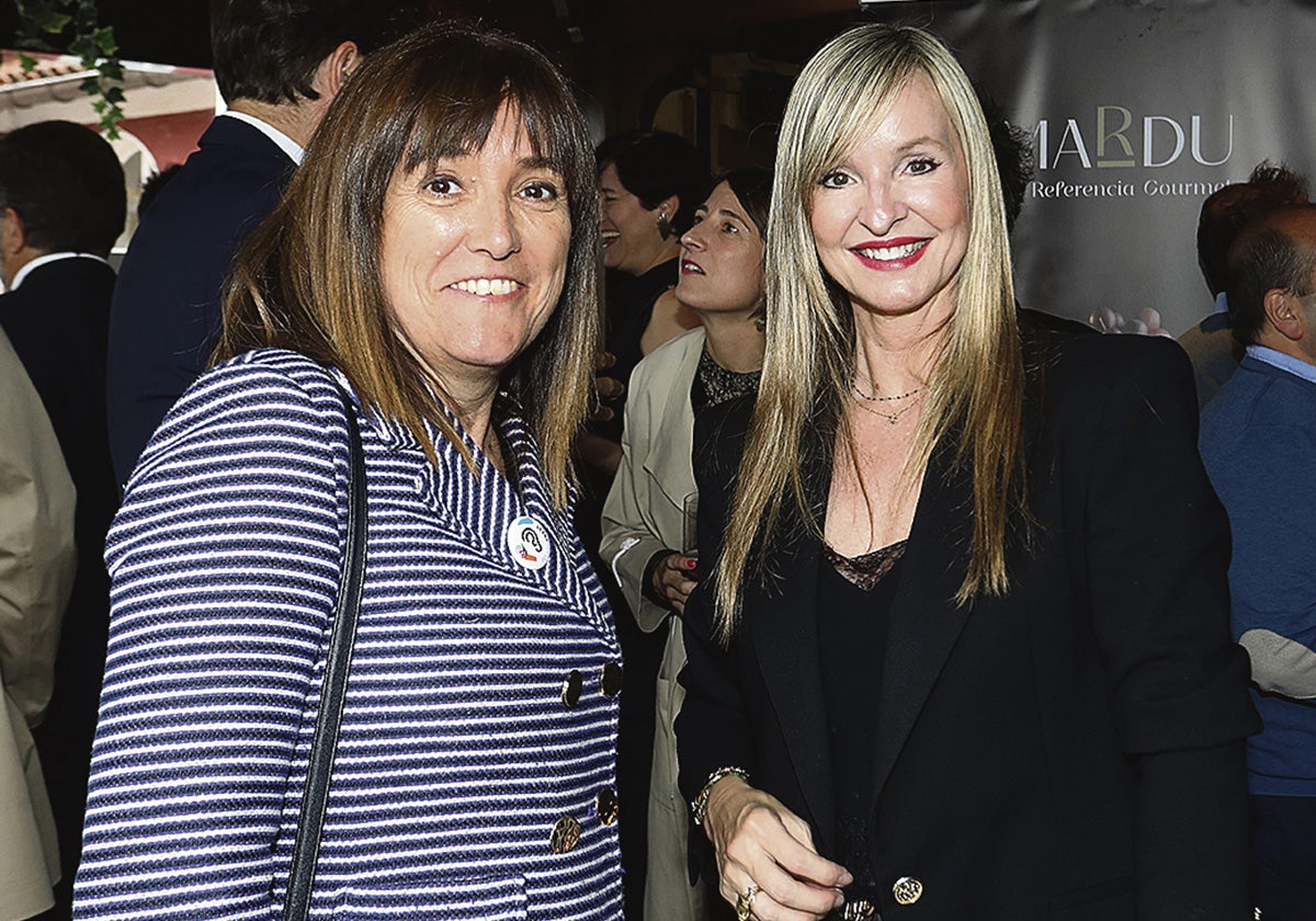 La consejera de Alimentación, Desarrollo Rural, Agricultura y Pesca, Amaia Barredo, posa junto a Isabel Cortadi, directora de Eventos y Gastronomía de El Diario Vasco