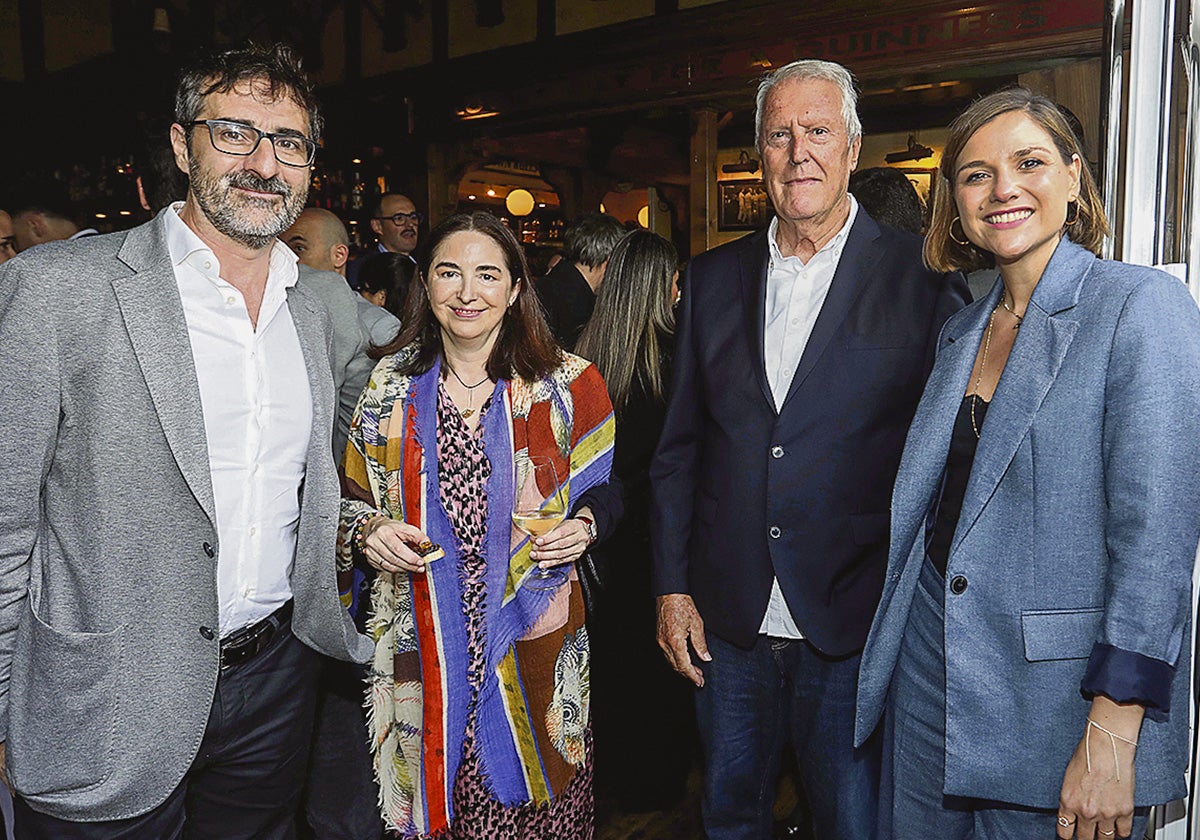 Iñigo Olaizola, Elena Arzak y Ane Oyarbide, concejala de Igualdad, Economía y Empleo Local del Ayuntamiento de Donostia-San Sebastián, con Tristán Montenegro quien, junto con Maite Sabadell, ejerció de perfecto anfitrión