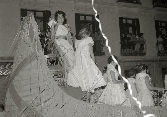 La carroza de la Gimnástica de Ulía representaba una cesta punta.