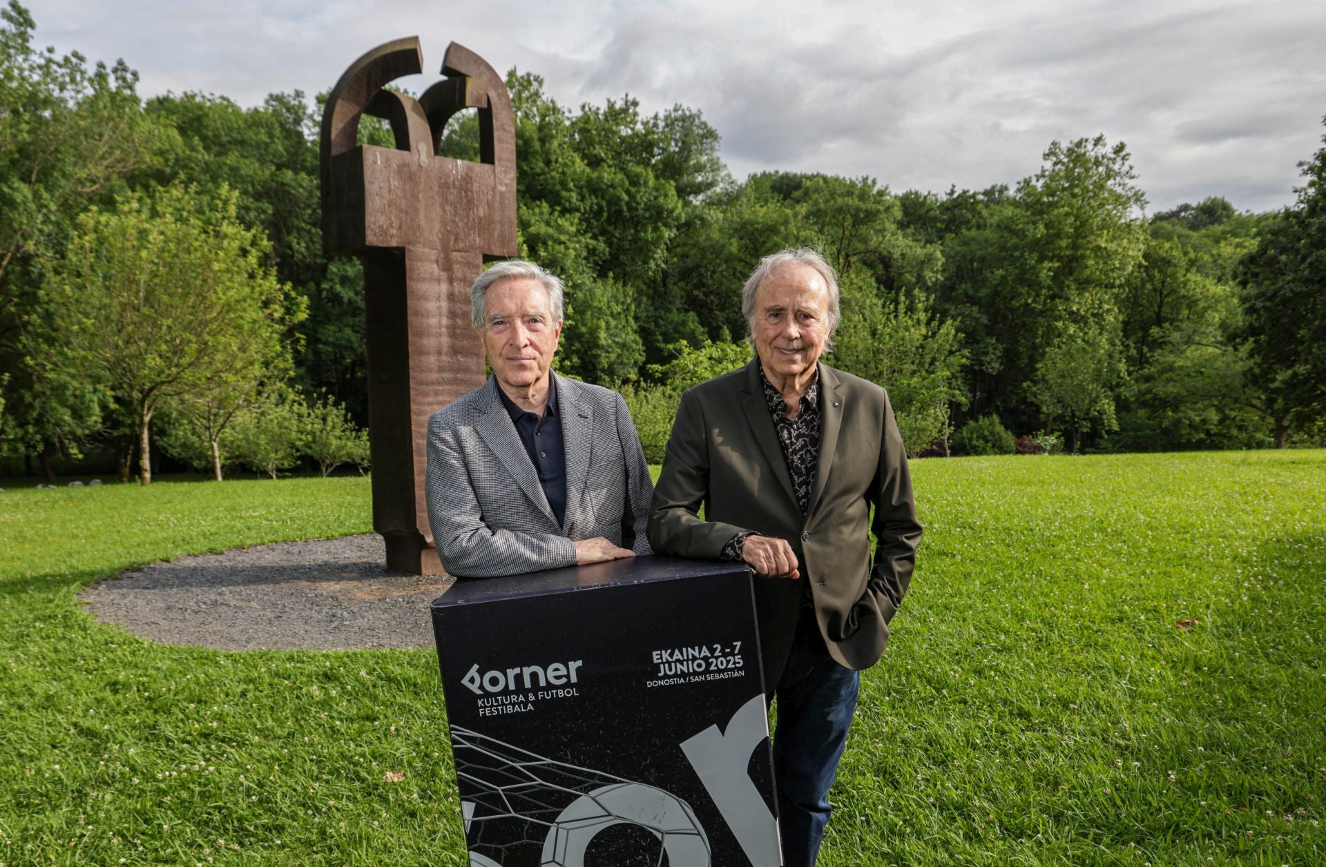 Encuentro de Serrat y Gabilondo en Chillida Leku
