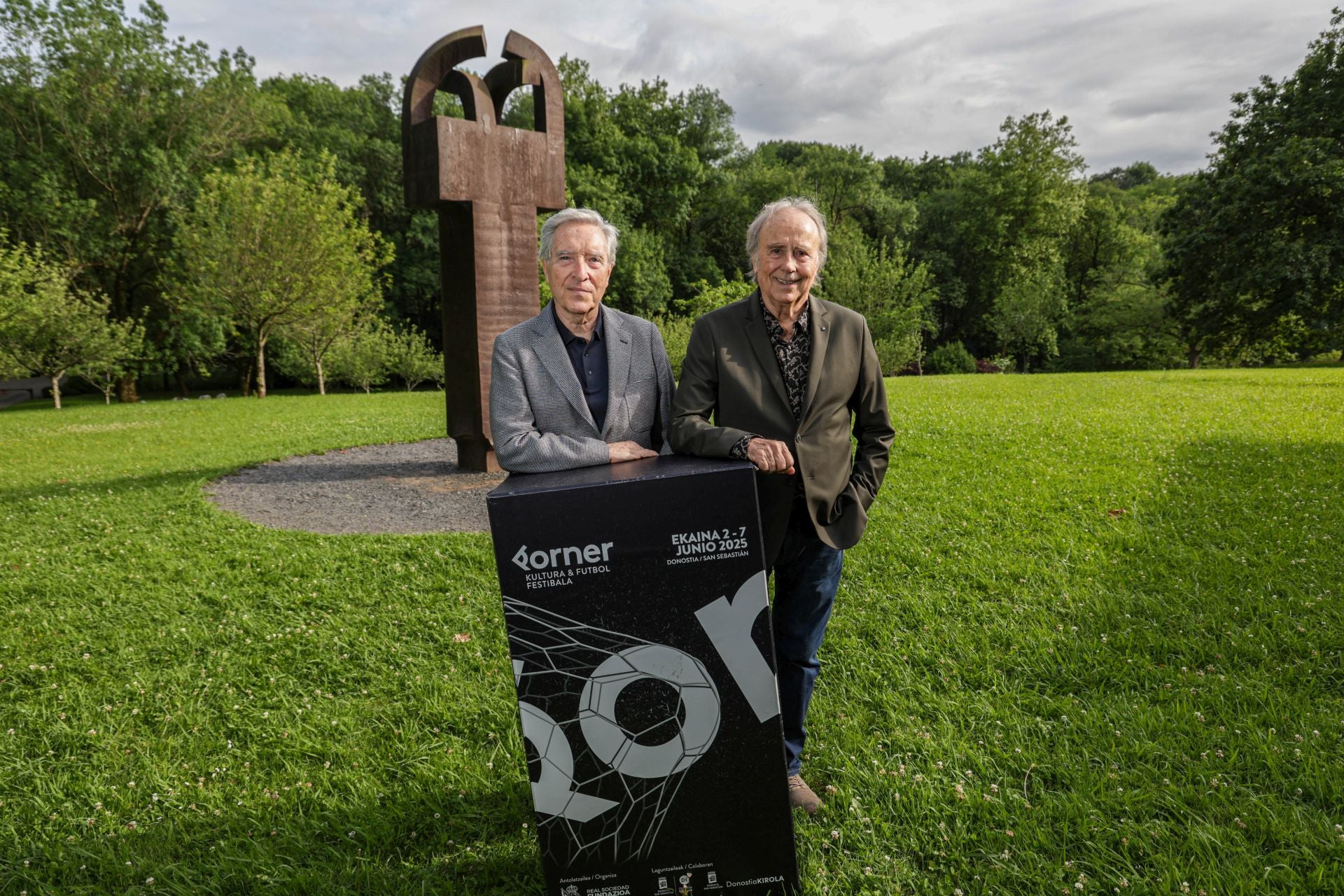 Encuentro de Serrat y Gabilondo en Chillida Leku
