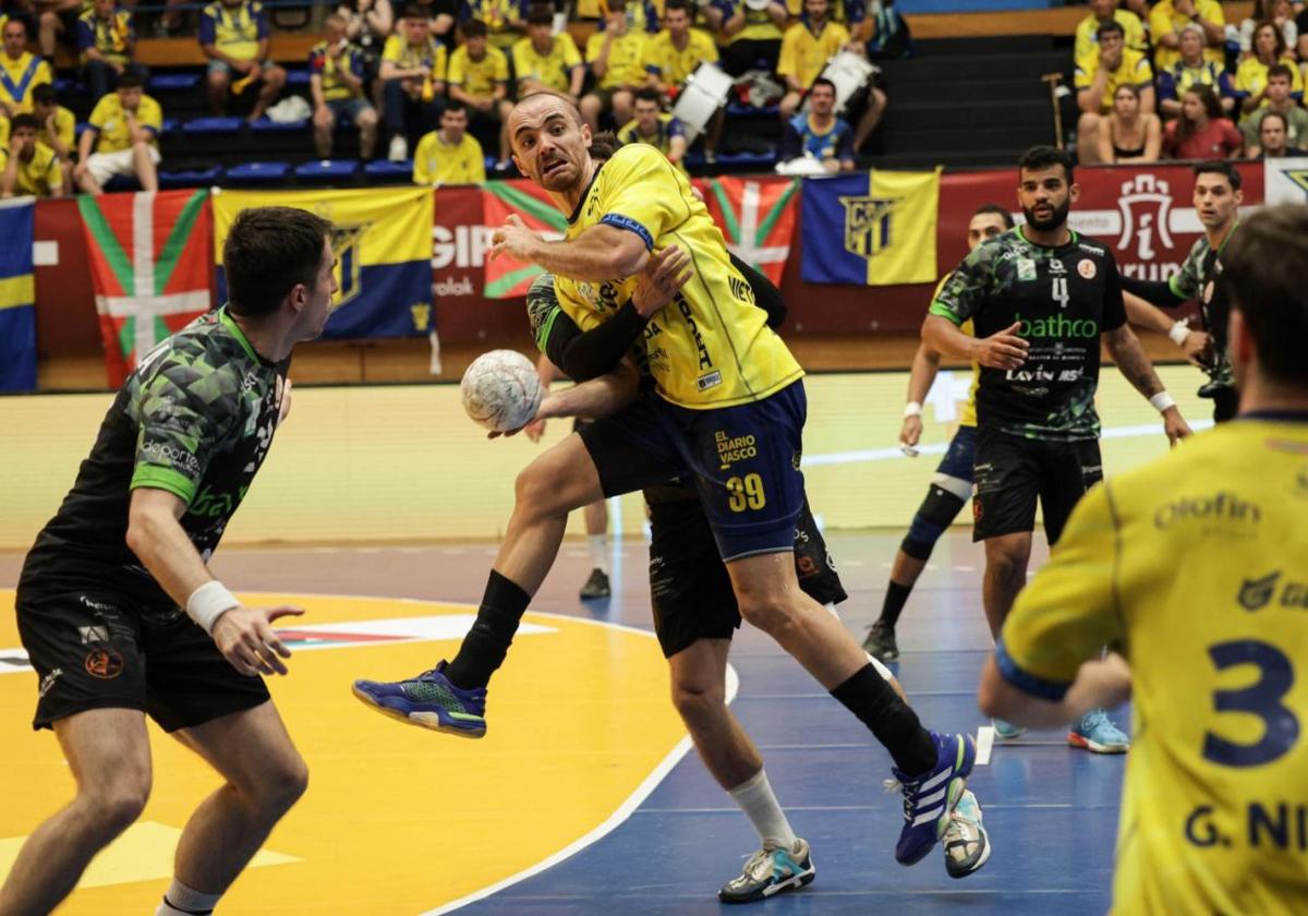 El Bidasoa Irun se juega esta tarde sus opciones europeas ante el Ademar en la semifinal de Copa