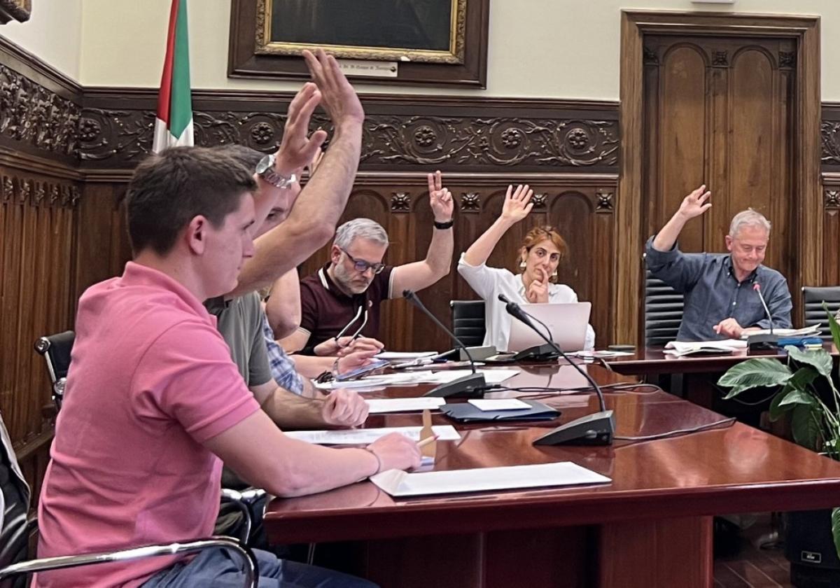 Alex González y Jokin García, ediles del PSE-EE y miembros del Gobierno Municipal desde hace un año.