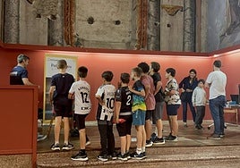 Los niños se acercaron a probar las gafas de realidad virtural y a ver la impresora en 3D.