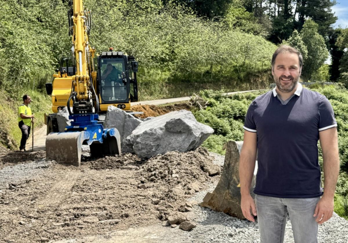 Iban San Martín en la zona donde se llevan a cabo los trabajos