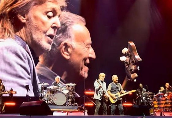 McCartney y Springsteen en su canción conjunta en Liverpool.