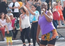 Tres momentos de la celebración llevada a cabo en Kulturarteko Plaza Feminista con motivo del 20 aniversario de Jabetze Eskola.