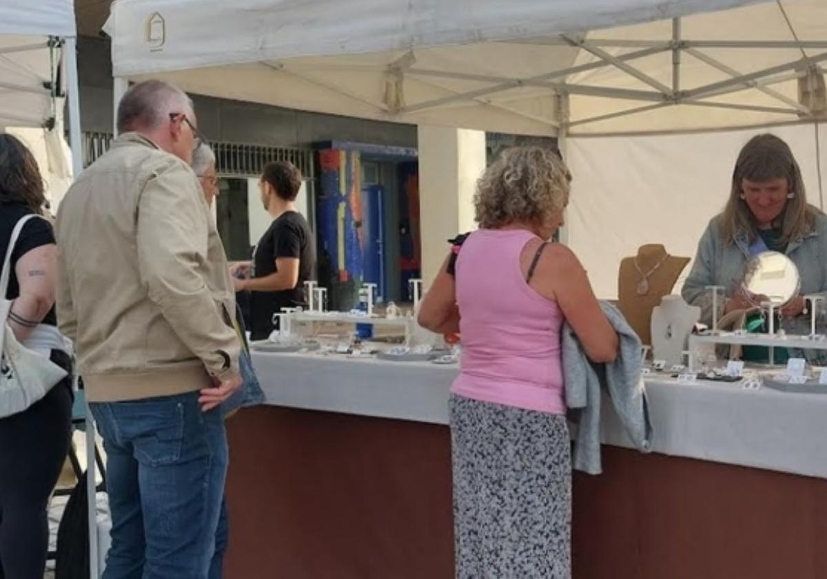 Artisauek euren lanak erakutsi zituzten