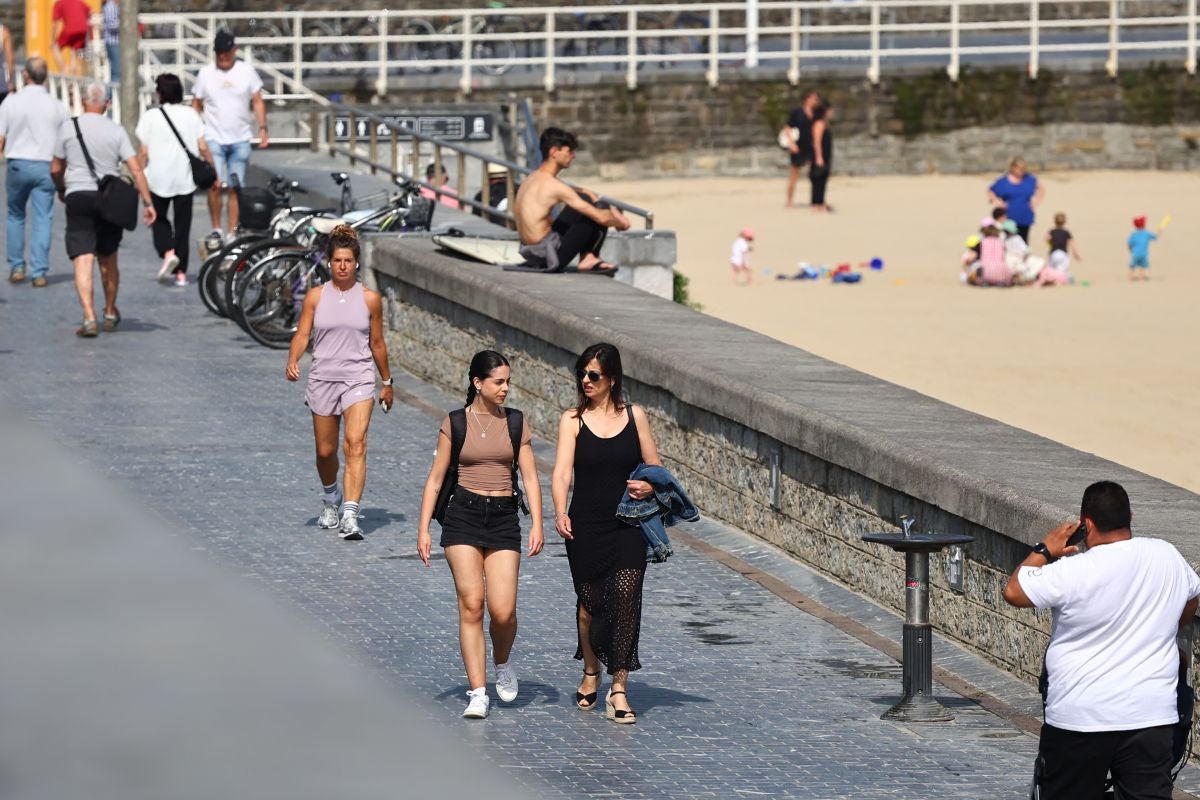El calor aprieta en Gipuzkoa y llena las playas
