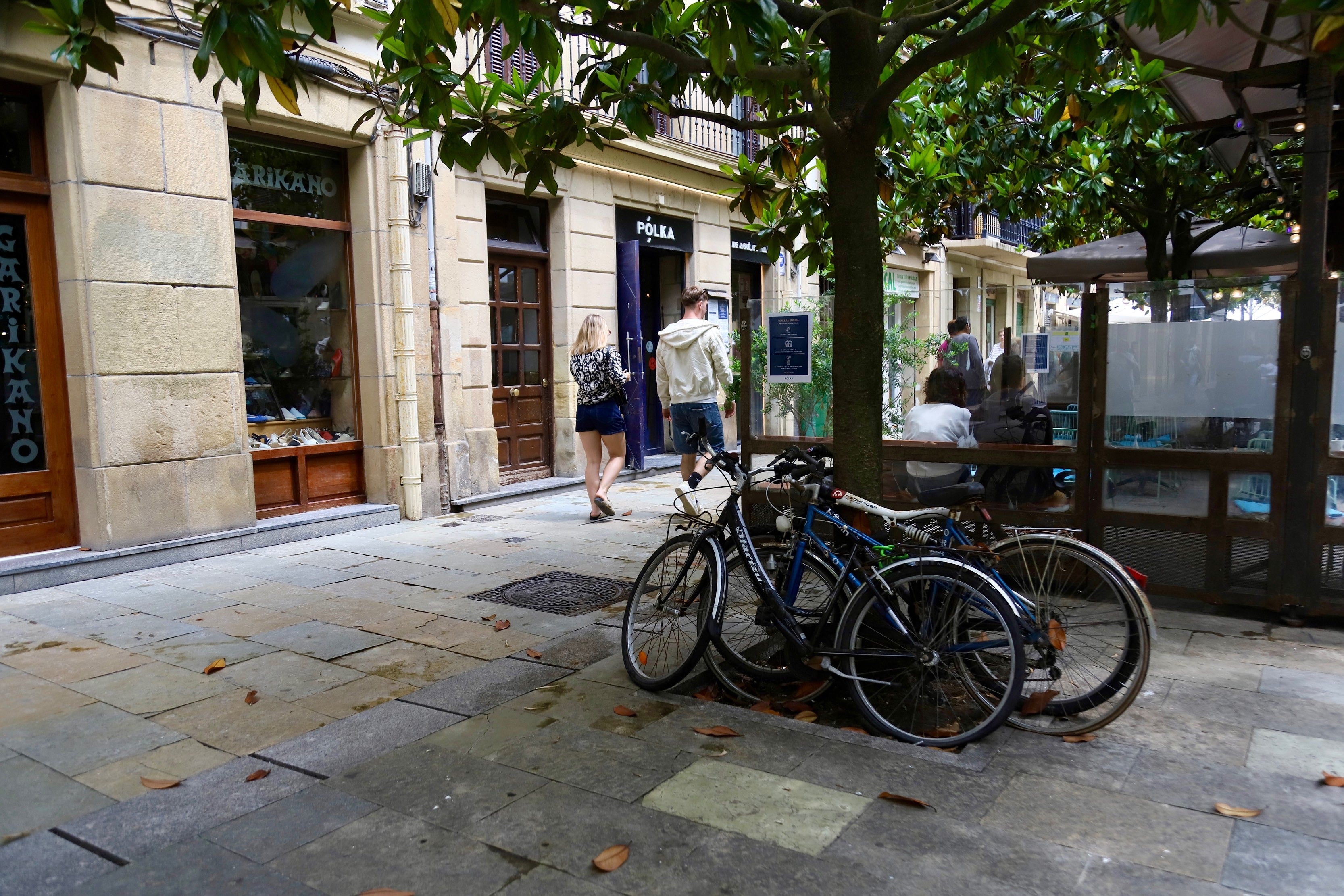 Lugar donde ocurrió el suceso, en la plaza Sarriegi de Donostia.