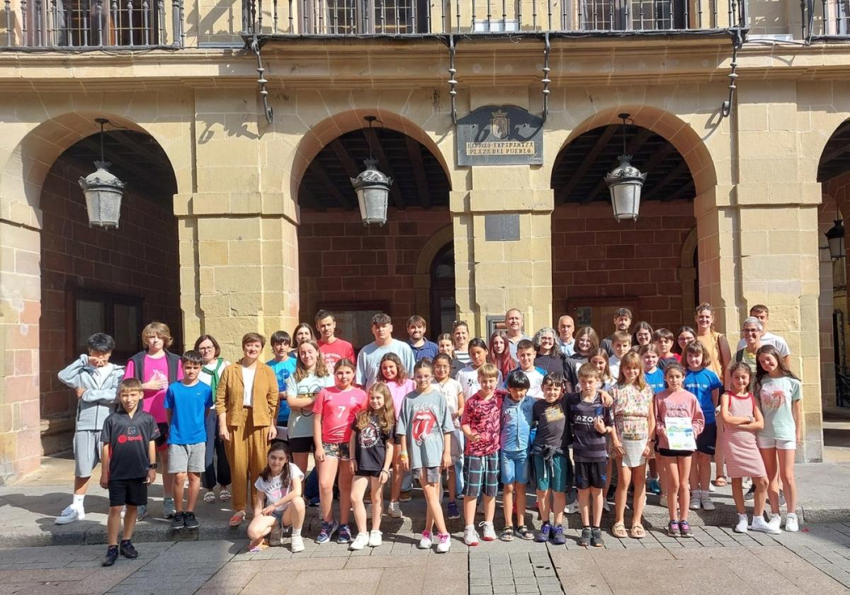 Los alumnos de Errenteria presentan su trabajo acerca del agua en el consistorio