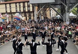 La ikastola celebrará su gran día este viernes con el habitual buen ambiente.