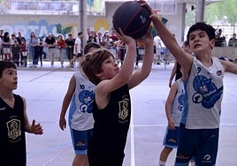 350dik gora haur eta gztetxok hartu zuen parte topaketetan.