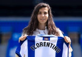 Claudia Florentino, con su nueva camiseta txuri-urdin