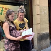 Uxue Urdangarin eta Ane Aierbe, aurkezpenean.