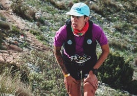 Cristina Santurino, dutante una carrera de montaña de larga distancia.